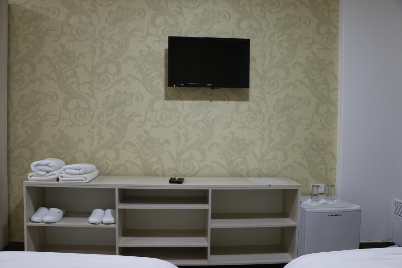 Hotel Ultra Star Скопие Екстериор снимка